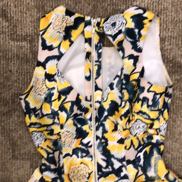 H&M Yellow Green White Summer Flower Dress Sz 6 - Picture 3 of 6